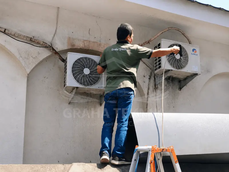 Ruko / Toko - Cuci AC Ceiling oleh Graha Teknik Sleman